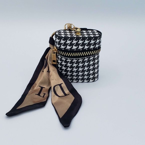 Earbuds Protective Case Cover NWOT - Picture 1 of 5